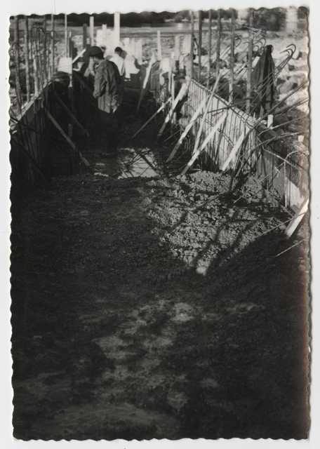 Fiume Isonzo, Gorizia. Opere di sbarramento in costruzione. Formazione della platea. Predisposizione armatura